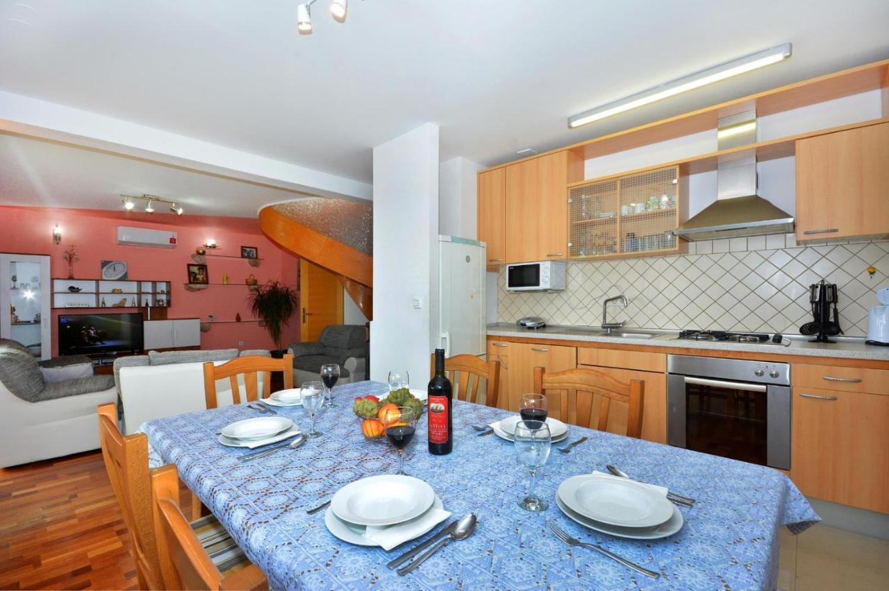 Holiday Home Nevenka Kastela Exterior photo